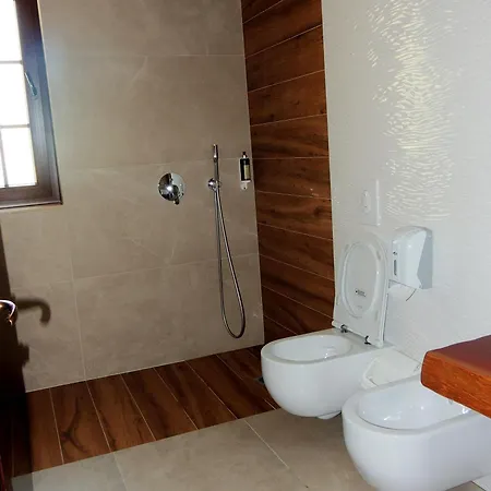 Pupa Winery Serene בית הארחה 3*