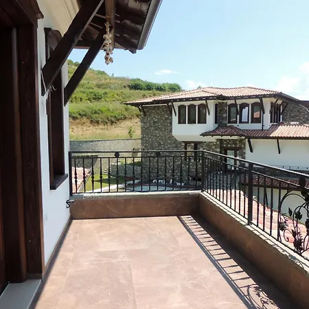 Pupa Winery & Guest House - Berat בית הארחה